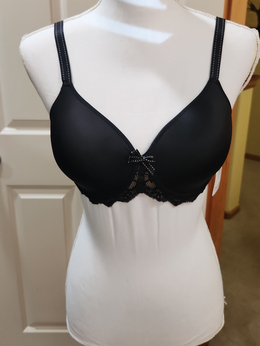 Chantelle Black Lace-Trim Smooth T-Shirt Bra